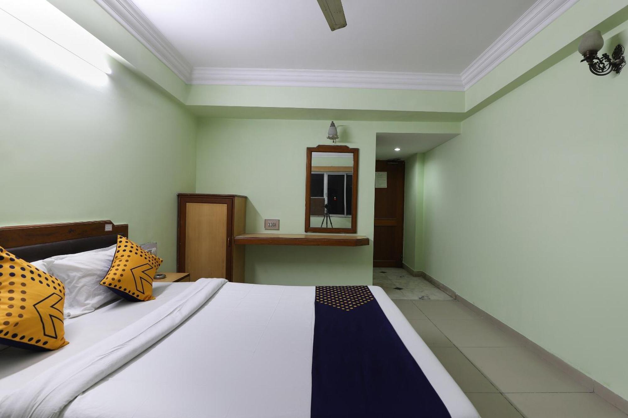 Spot On Hotel Hilltop ヴァドーダラー エクステリア 写真